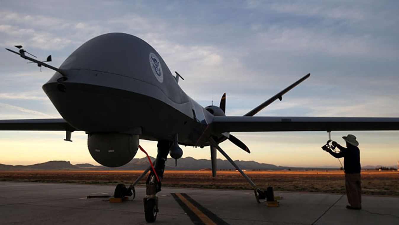 Az amerikai légierő Predator típúsú drónja amely a mexikói határt figyeli