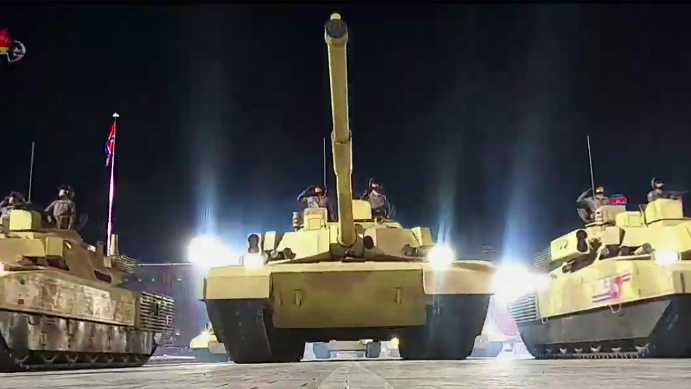 Észak-Korea, tank, parádé, 2020 