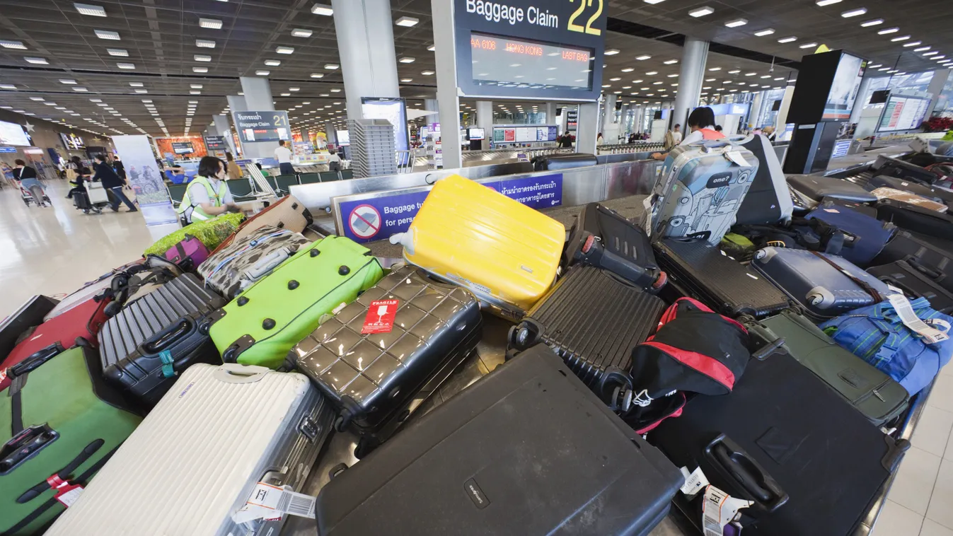 Bőrönd poggyász repülőtér reptér carousel csomaglopás 