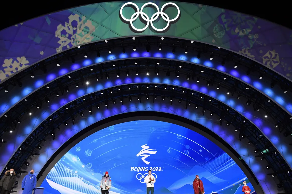 LIU Shaoang, téli olimpia, éremátadás, érem, átadás, ceremónia, ünnepélyes, arany, aranyérem, gyorskorcsolya 