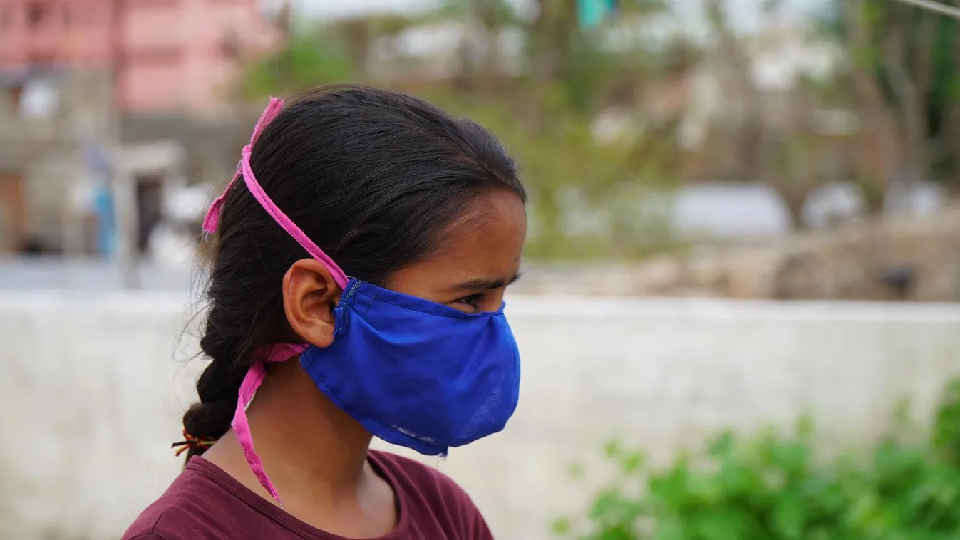 India koronavírus lány szájmaszk 