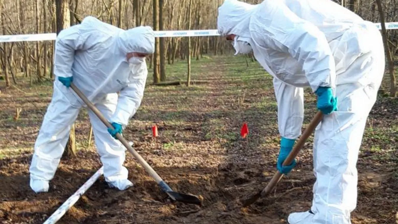 helyszínelők ássák ki a meggyilkolt karcagi fiatal nő holttestét 