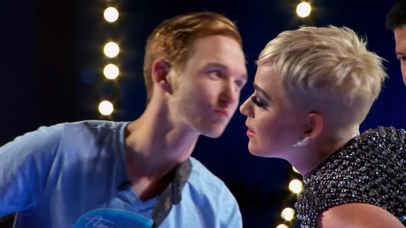 Katy Perry
csók
puszi tehetségkutatós galéria 