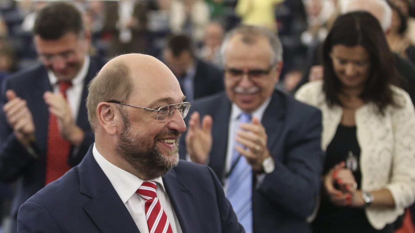 Schulz, Martin Strasbourg, 2014. július 1.
Martin Schulz, az Európai Parlament szociáldemokrata német elnöke az ülésteremben, miután újraválasztották az Európai Parlament (EP) plenáris ülésén Strasbourgban 2014. július elsején. (MTI/EPA/Olivier Hoslet) 