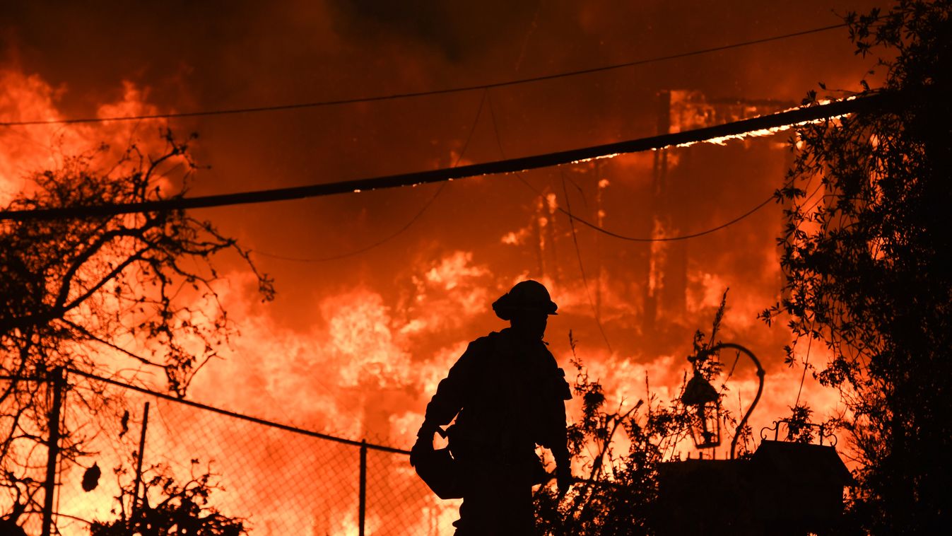 Climate change poses growing risk to US, world economies: govt study Horizontal FIRES AND FIRE-FIGHTING NATURAL DISASTERS ENVIRONMENT DAMAGE CONSEQUENCES OF A CATASTROPHE FIREFIGHTER ORANGE COLOUR CAST 