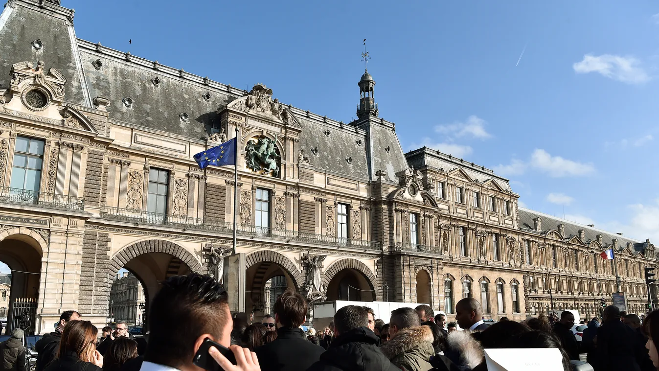Lövöldözés a párizs Louvre rendőr 