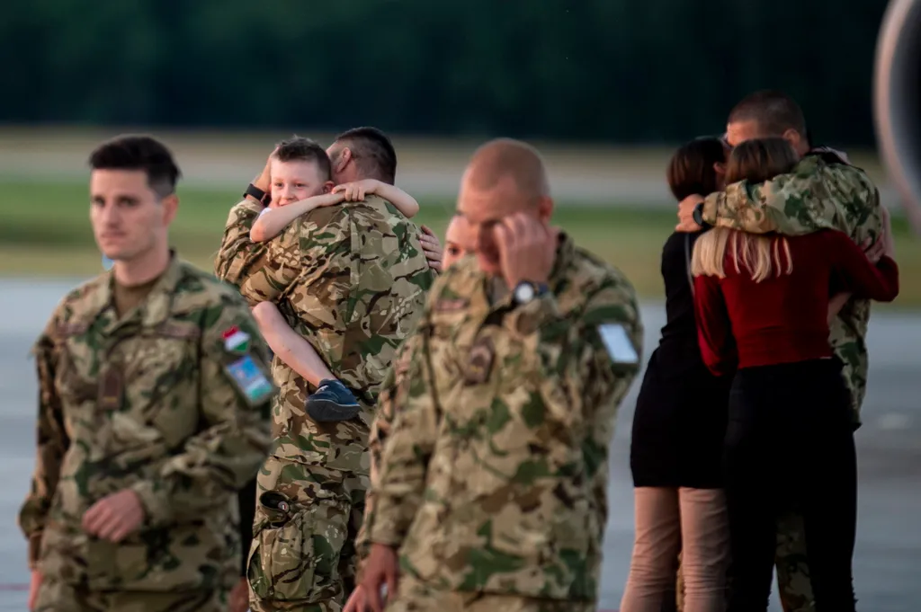 Hazaérkeztek az afganisztáni külszolgálat utolsó magyar katonái galéria 