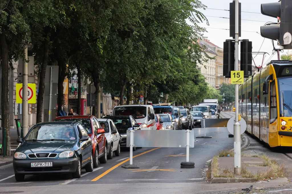 dugó, közlekedés, forgalom, autó, belváros, Budapest, budai rakpart, Margit híd, 2021.09.01. 