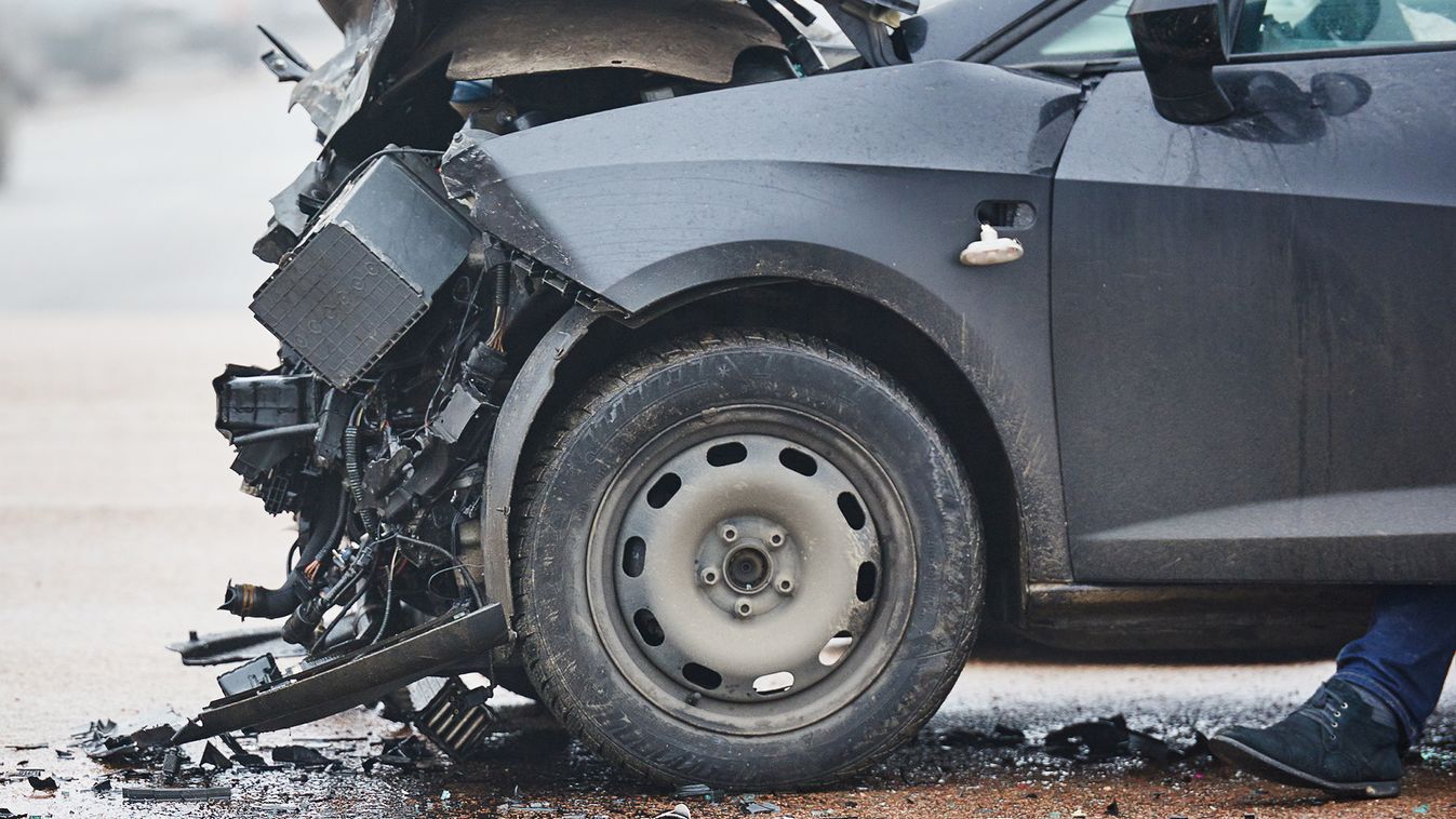 Brutális ütközet a Keletinél: fotók autóbaleset 
