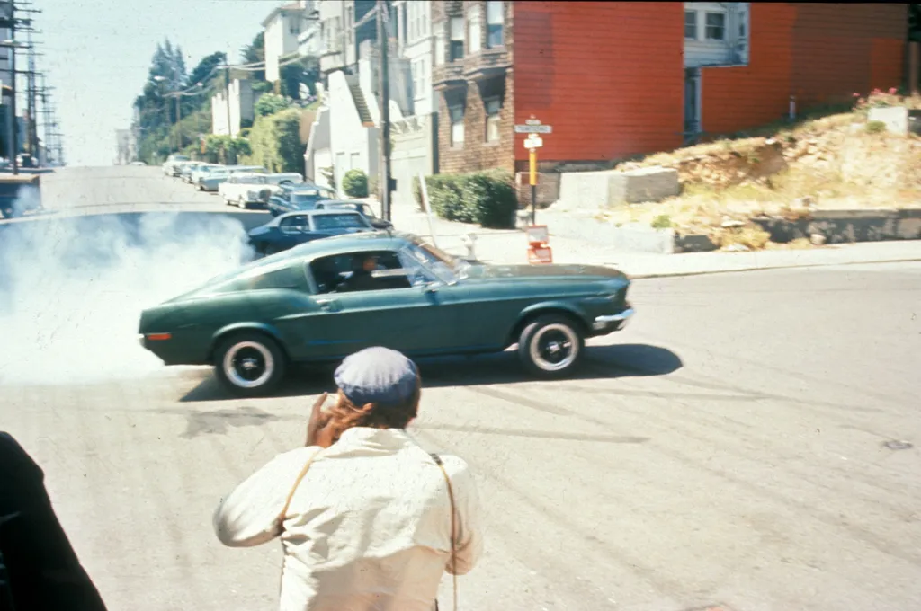 Bullitt (1968) usa Cinéma états unis united nations usa rue STREET san francisco voiture automobile CAR course poursuite pursuit HORIZONTAL 
