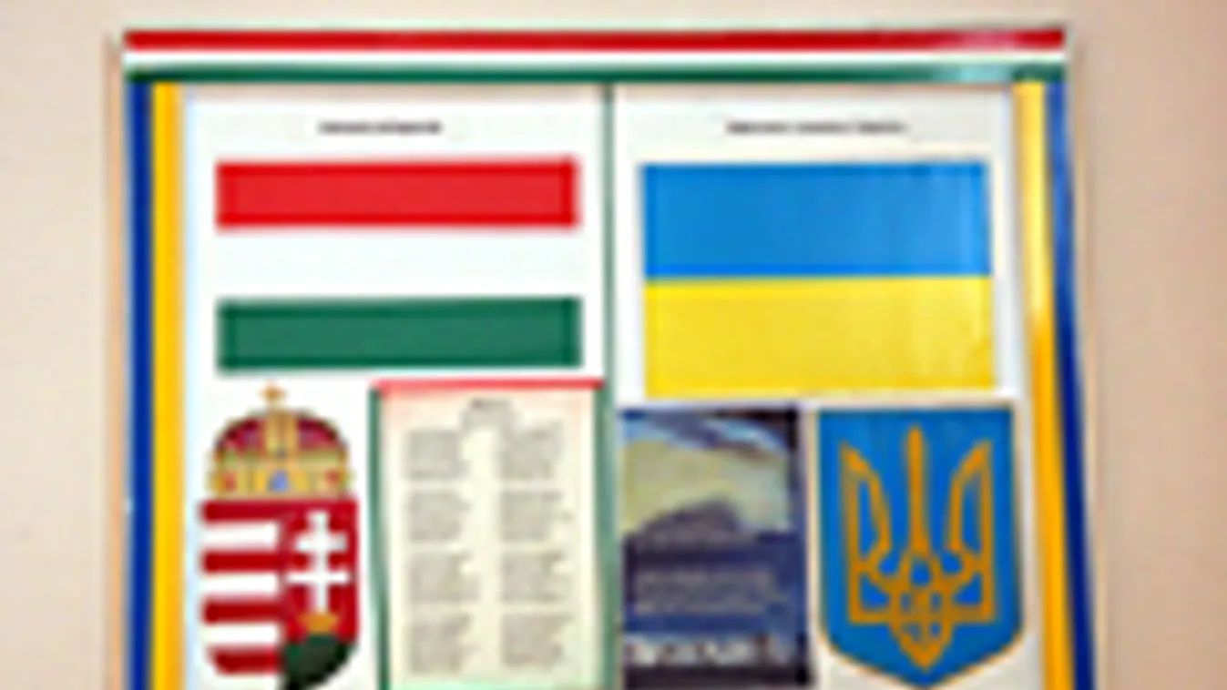 Vajdaság, Magyar és ukrán nemzeti jelképek a Munkácsi Szent István Katolikus Líceum falán, amely 2001-ben nyitotta meg kapuit