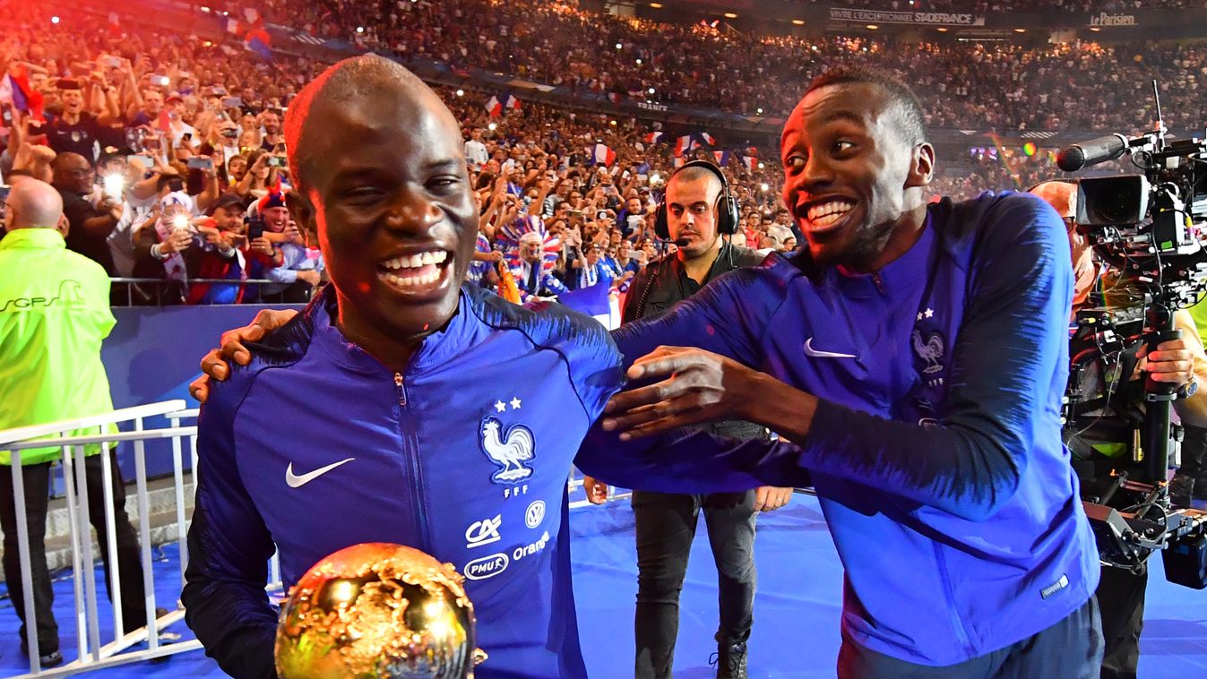 France Players Celebrate With The World Cup Trophy fbl nations France Players Celebrate WORLD CUP TROPHY Blaise Matuidi N'Golo Kante 