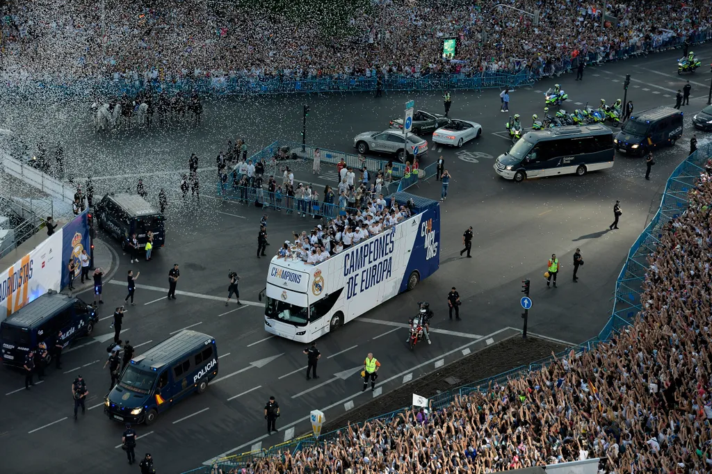 Real Madrid Fans Celebrate The 14th Champions League In Cibeles In Madrid NurPhoto General news May 29 2022 29th May 2022 Competition Real Adrid CHampions League 2022 Real Madrid Supporters UEFA Champions League Horizontal CHAMPIONS LEAGUE 