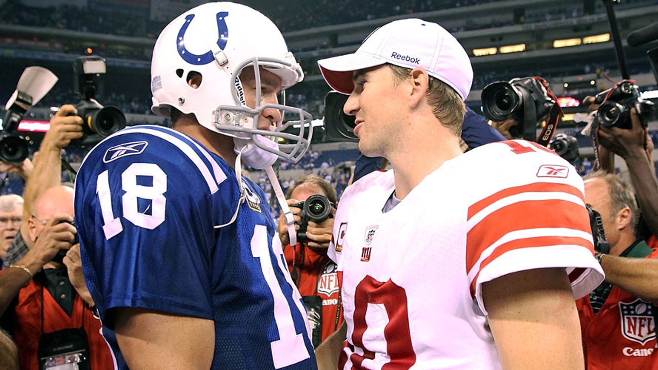 Eli Manning és Peyton Manning a New York Giants és az Indianapolis Colts találkozóján 2010-ben