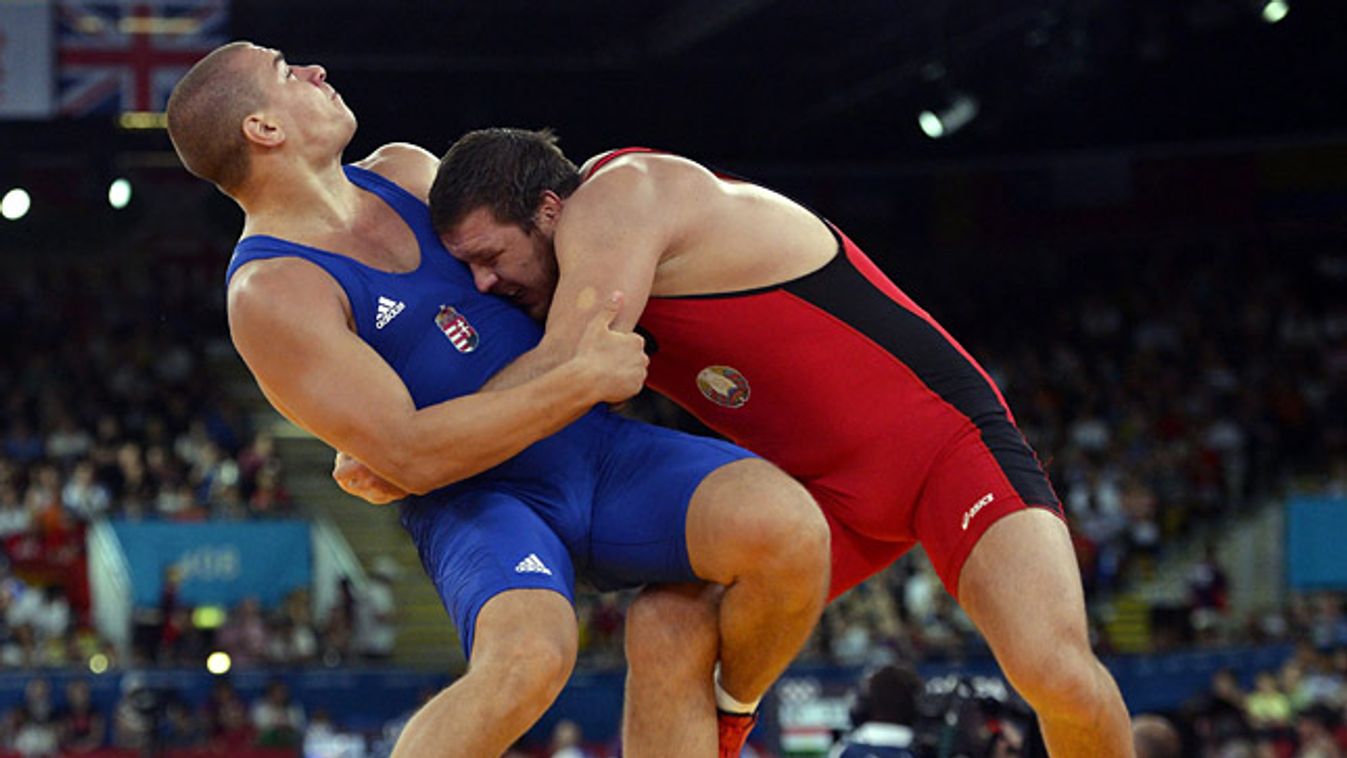 olimpia, london 2012, 
Ligeti Dániel (kékben) küzd a fehérorosz Aljakszej Semarov ellen a 2012-es londoni nyári olimpián a szabadfogású birkózók 120 kg-os súlycsoportjának elődöntőjében