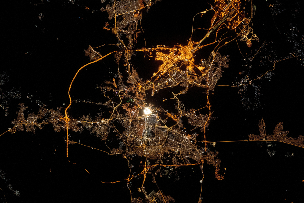 Lenyűgöző látványt nyújtanak a föld városai éjszaka az ISS űrállomásról, galéria, 2023 