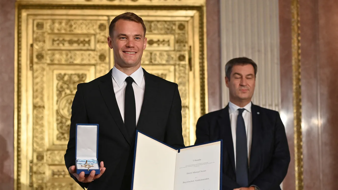 Manuel NEUER (goalwart FC Bayern Munich) receives the Bavarian Order of Merit. BAVARIA Prince Carl Palais award VM database REST Bavarian Order of Merit Horizontal RECEPTION 
