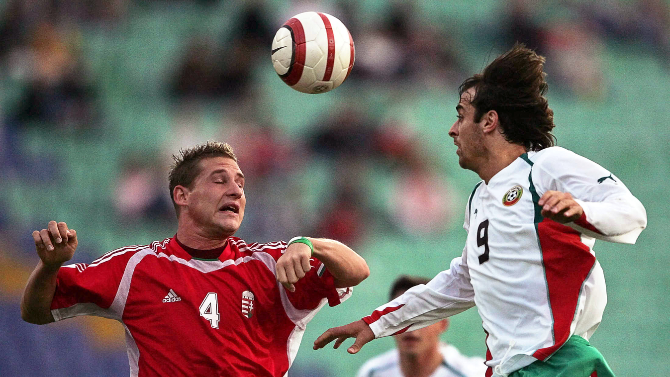 FBL-WC2006-EUR-BULGARIA-HUNGARY Horizontal SPORT-ACTION MATCH FOOTBALL SOCCER BALL 