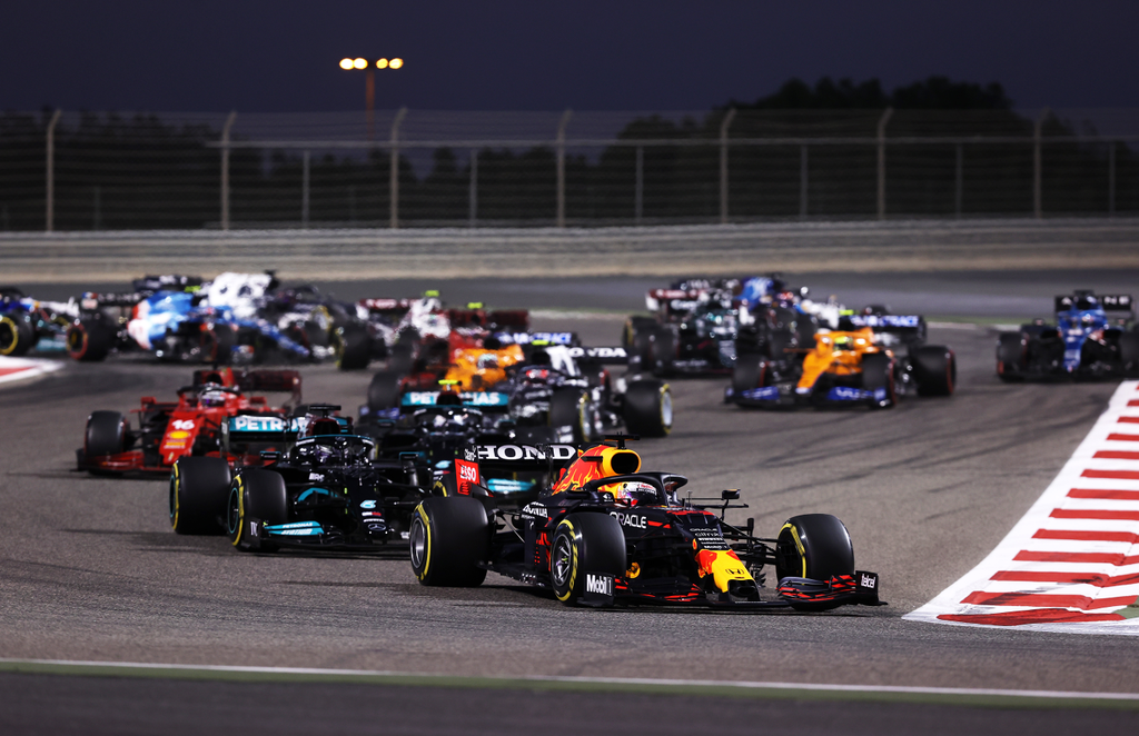 Forma-1, Max Verstappen, Red Bull, Lewis Hamilton, Mercedes, Bahreini Nagydíj, rajt 