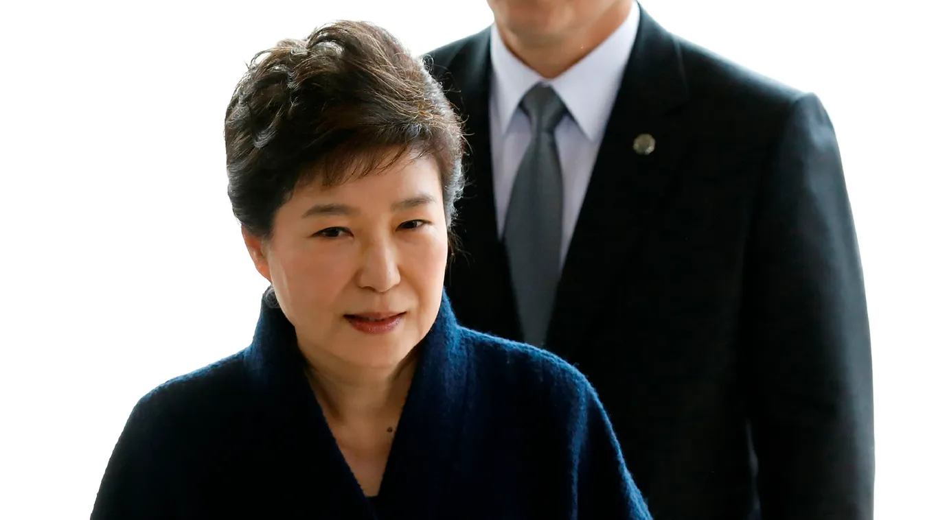 Horizontal South Korea's ousted leader Park Geun-hye arrives at a prosecutor's office in Seoul on March 21, 2017.
Ousted South Korean president Park Geun-Hye reported to prosecutors on March 21 for questioning over the corruption and abuse of power scanda