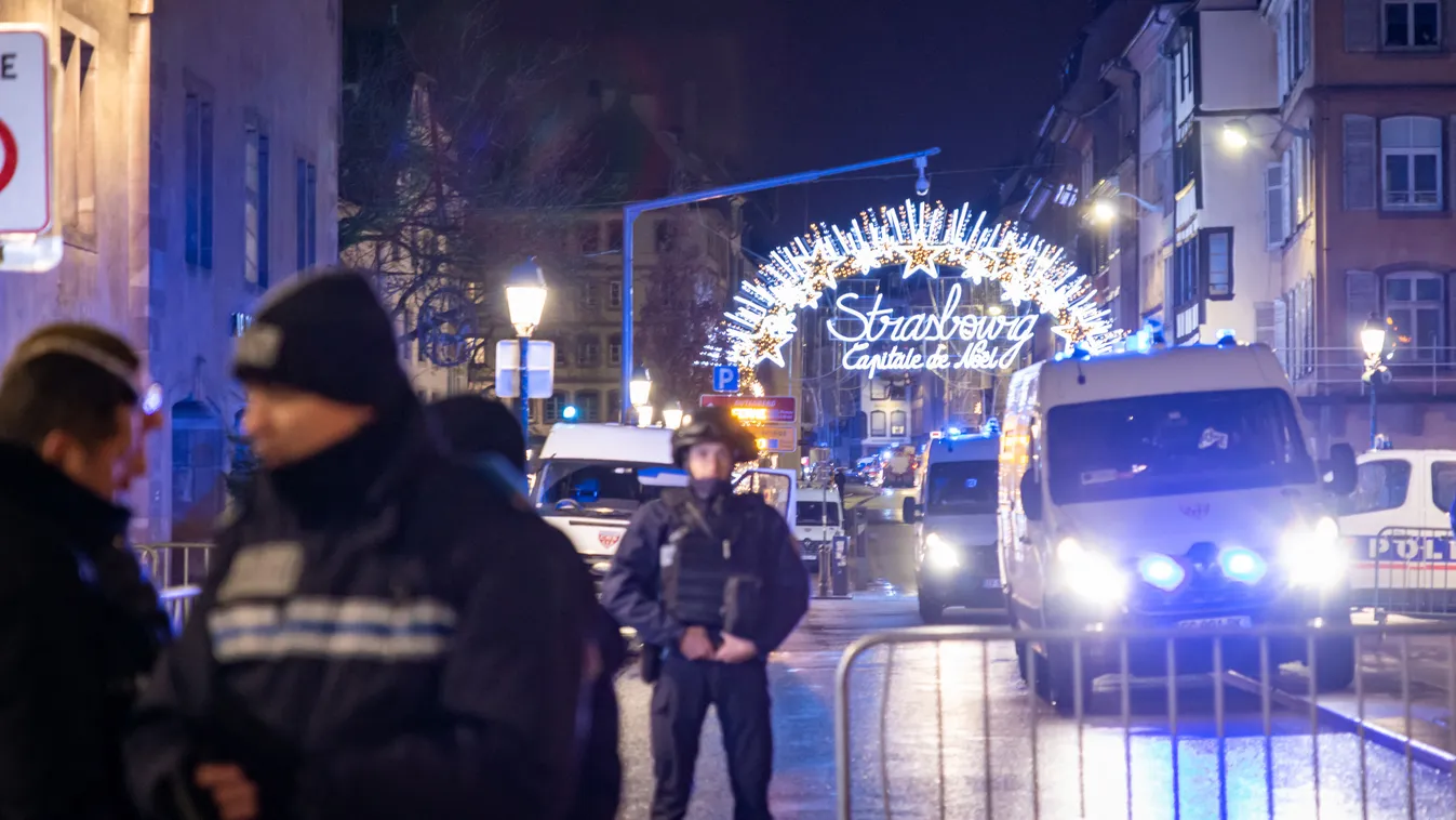 ATTACK Attaque Barrage CHRISTMAS CHRISTMAS MARKET Fusillade Marche de Noel NIGHT Noel Nuit Pont du Corbeau SHOOTING Strasbourg Terreur Terror All access to the city centre is blocked. Here the Raven's Bridge is the bridge used by the shooter a few hours e