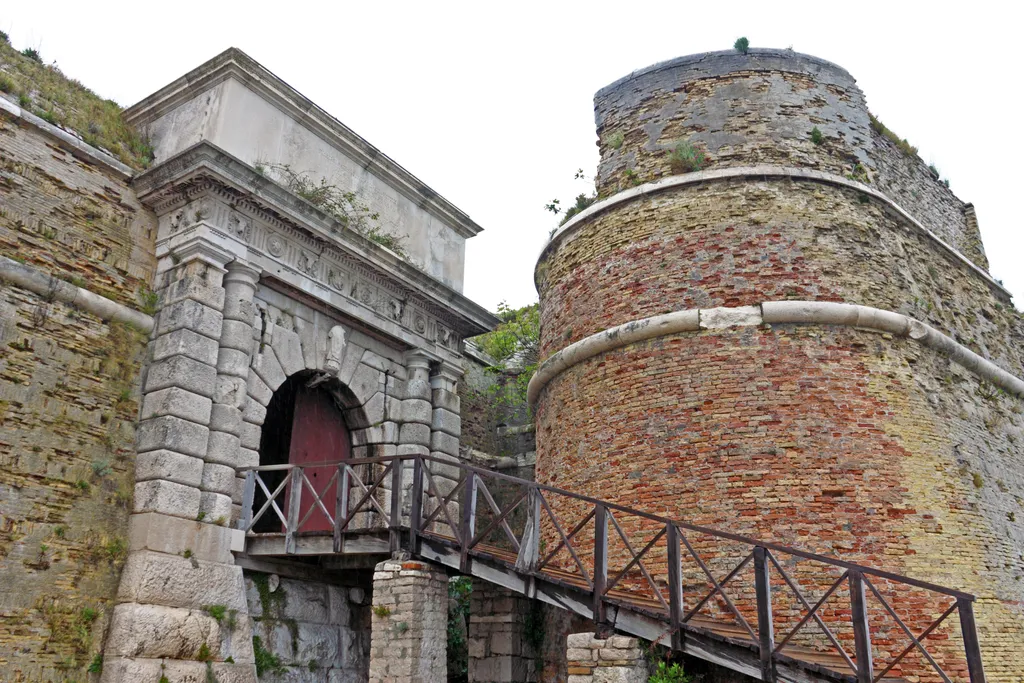 St. Nicholas Fortress, Horvátország, Szent Miklós erőd, Šibenik, Szent Ante-csatorna bejárata, velencei erődépítésű rena-iszánsz épület, világ építészeti örökség, Adria 