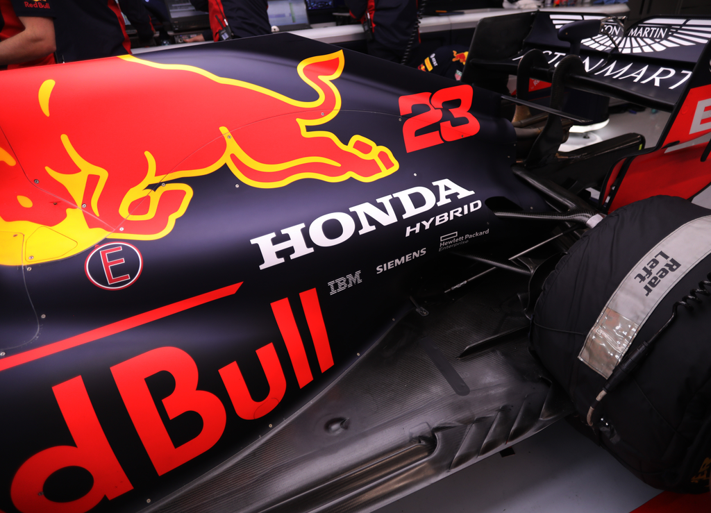 Forma-1, Magyar Nagydíj, szombat, Alex Albon, Red Bull, padlólemez, Honda logo 