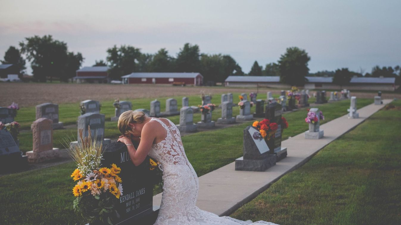 esküvő, esküvő a sírnál, halott vőlegény 