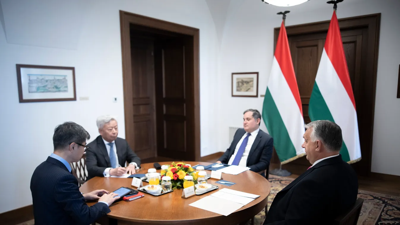 NAGY Márton; ORBÁN Viktor, Orbán Viktor az ázsiai befektetési bank elnökével tárgyalt 