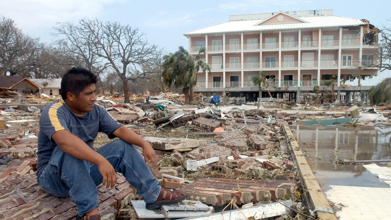 Katrina hurrikán, trópusi ciklon,   2005 augusztusában, New Orleans kár 