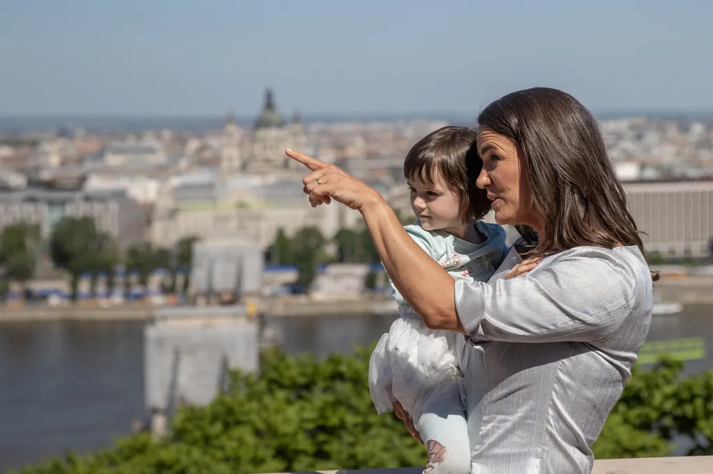 Novák Katalin köztársasági elnök, Sándor-palota bejárás, 2022.05.14. 