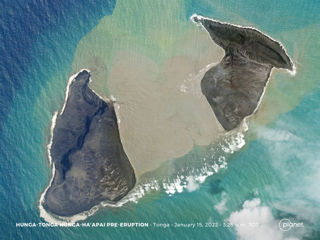 tonga,vulkán,tenger alatt szökőár, Csendes-óceán, Tonga közelében történt tenger alatti vulkánkitörés 
  Disaster Weather, Horizontal 