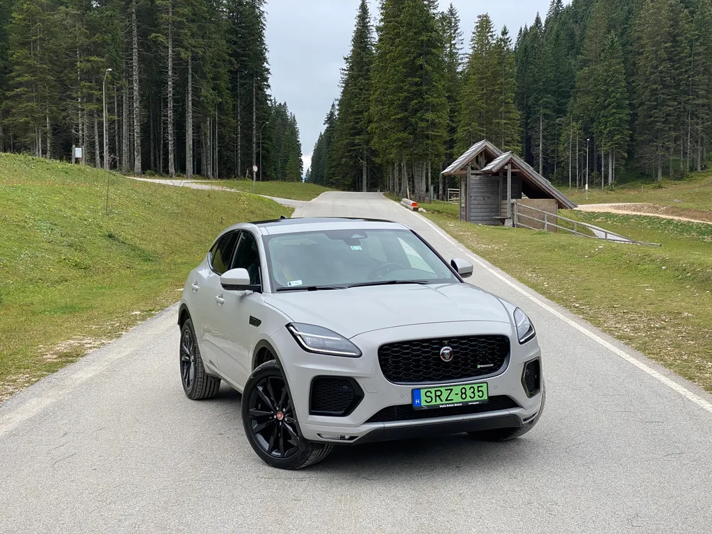 Jaguar E-Pace P300e PHEV teszt 