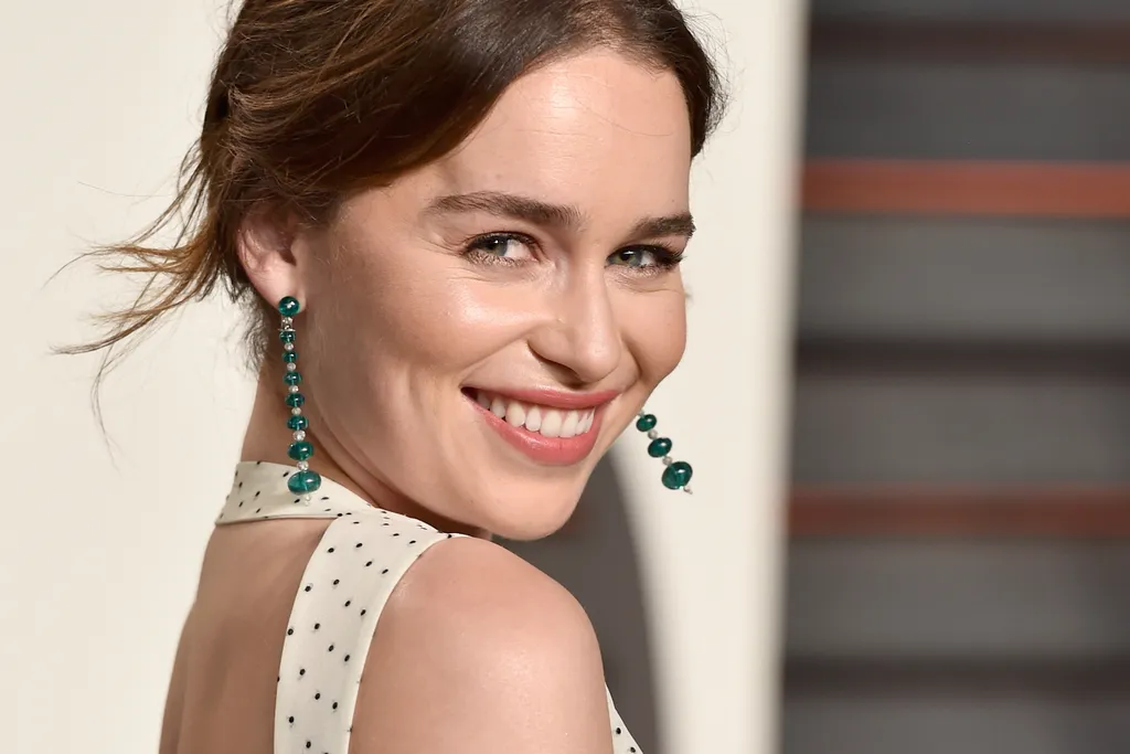 GettyImageRank2 Celebrities Award ARRIVAL Vanity Fair Oscar Party BEVERLY HILLS, CA - FEBRUARY 28: Actress Emilia Clarke attends the 2016 Vanity Fair Oscar Party Hosted By Graydon Carter at the Wallis Annenberg Center for the Performing Arts on February 2
