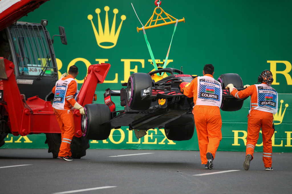 Daniel Ricciardo és Max Verstappen (Red Bull Racing) balesete a Forma-1-es Azeri Nagydíjon 