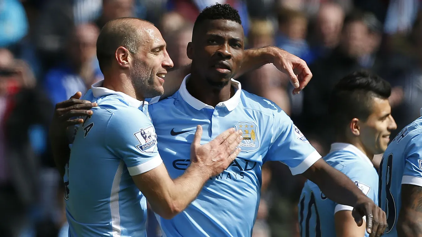 Manchester City's Nigerian striker Kelechi Iheanacho celebrates with Manchester City's Argentinian defender Pablo Zabaleta 
