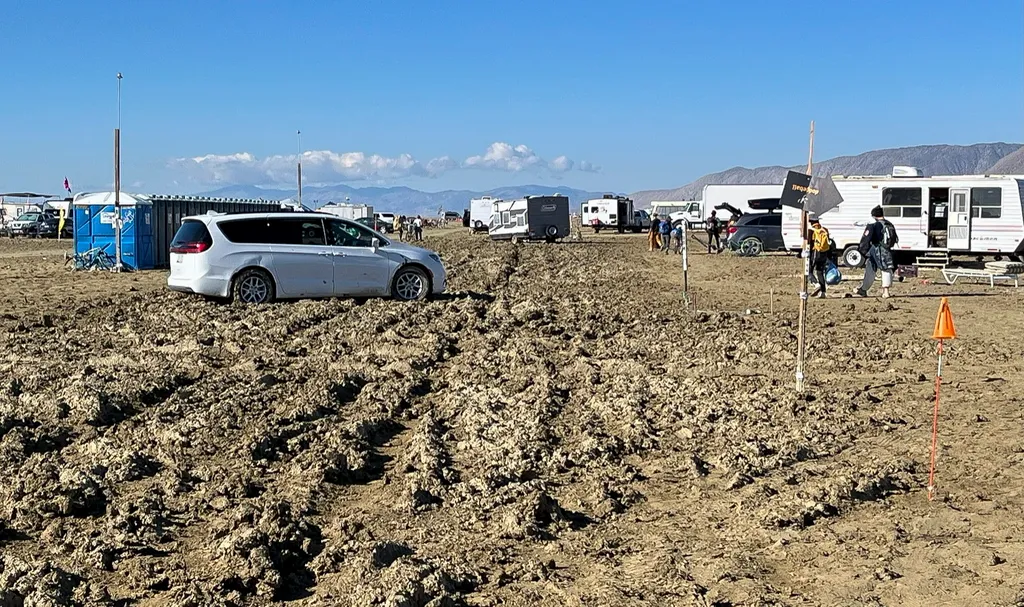Burning Man, fesztivál, Nevada, sivatag, eső, sár, sártenger, 2023 