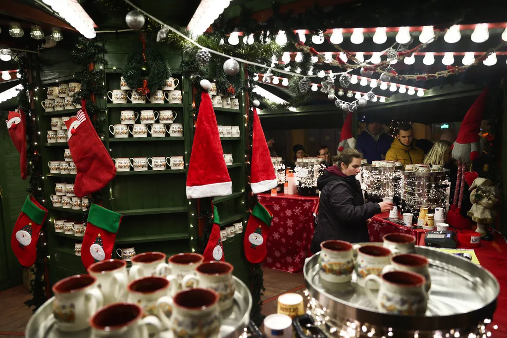 Christmas Market In Gliwice, Poland center decorations Karácsonyi vásárok a világban 