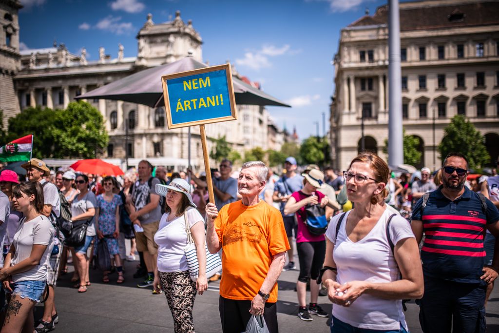 Kép leírása:Oltástagadók tüntetése a Kossuth téren 2021.06.20. oltásellenes oltásellenes covid-19 koronavírus járvány fertőzés betegség korona vírus 