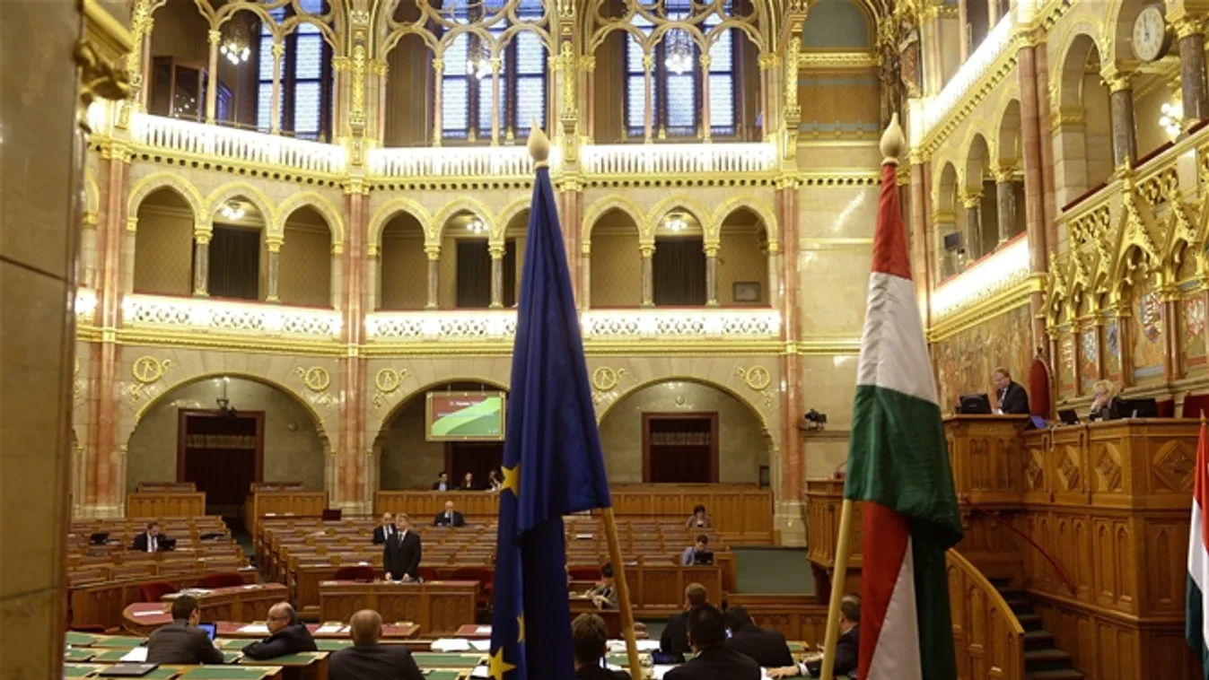 Répássy Róbert Budapest, 2014. november 11.
Répássy Róbert, az Igazságügyi Minisztérium parlamenti államtitkára napirend előtt felszólalására válaszol az Országgyűlés plenáris ülésén 2014. november 11-én. Előtérben egy magyar és egy uniós zászló, amelyeke
