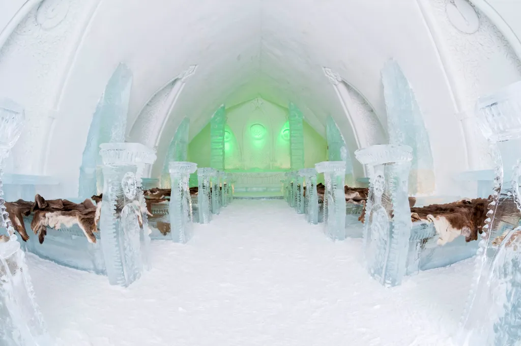 kanada jéghotel hotel szállás jég Indoors marriage No People Quebec traditional housing Horizontal ARCHITECTURE BED BUILDING CHAPEL CHURCH DECORATION DWELLING FURNITURE HOTEL HOTEL ROOM ICE IGLOO NORTH AMERICA RELIGIOUS BUILDING SNOW TOURISM WINTER SQUARE