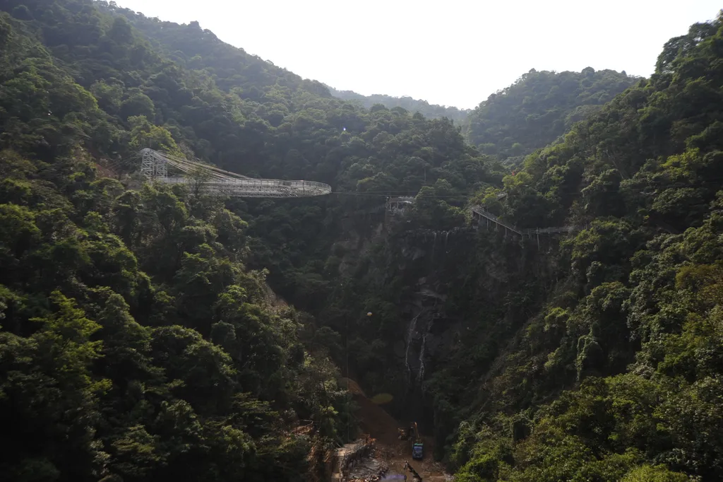 Üvegpadlós kilátó, Kína, Kulunghszia, Csingjüan

Yun Tian Bo Ba, Gulongxia  Guangdong Qingyuan Qingxin glass platform glass platform 