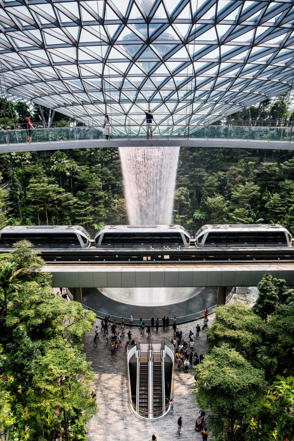 Singapore, beltéri vízesés szingapúr repülőtér  lle 