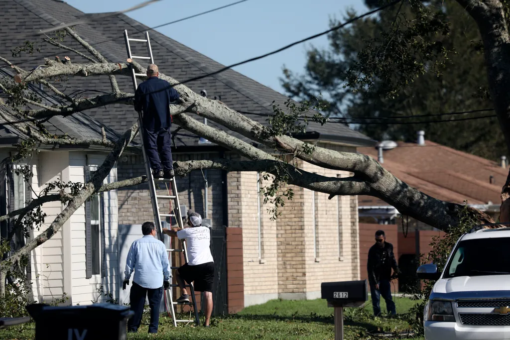 Zeta hurrikán  USA időjárás

Hurricane Zeta Barrels Down On Louisiana Coast GettyImageRank2 Color Image HORIZONTAL 