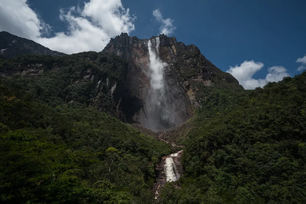 Angel vízesés, Venezuela  Horizontal NATIONAL PARK WATERFALL TOURISM ILLUSTRATION 