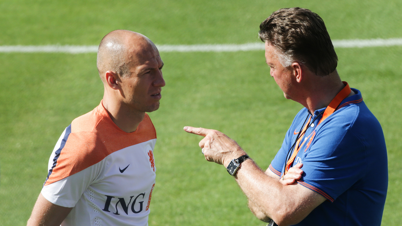 Foci VB 2014 elődöntősök
Hollandi Van Gaal Robben 