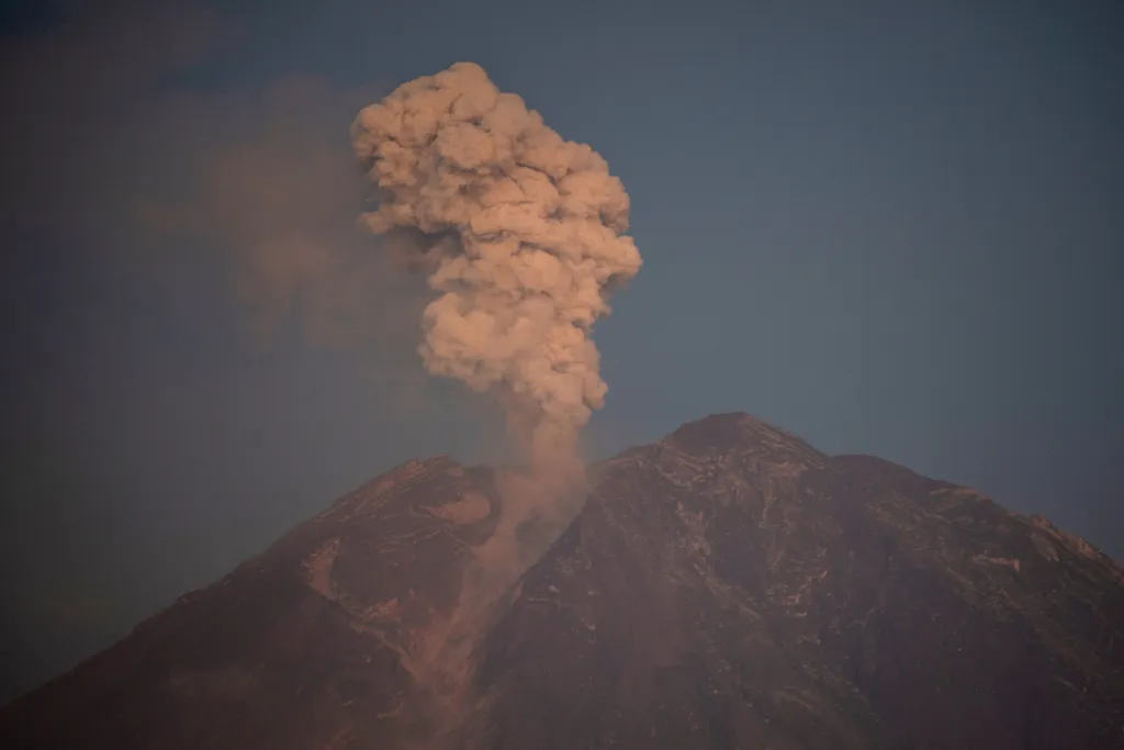 volcano TOPSHOTS Horizontal Indonéziai vulkánkitörés 