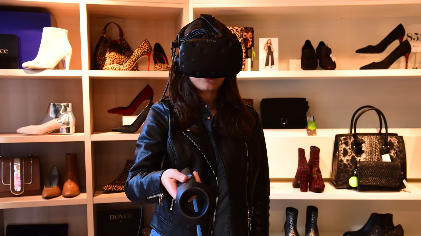 Horizontal CUSTOMER COMMERCE SHOP SHOE AND LEATHER GOODS SHOP TECHNOLOGY HEAD-MOUNTED DISPLAY 