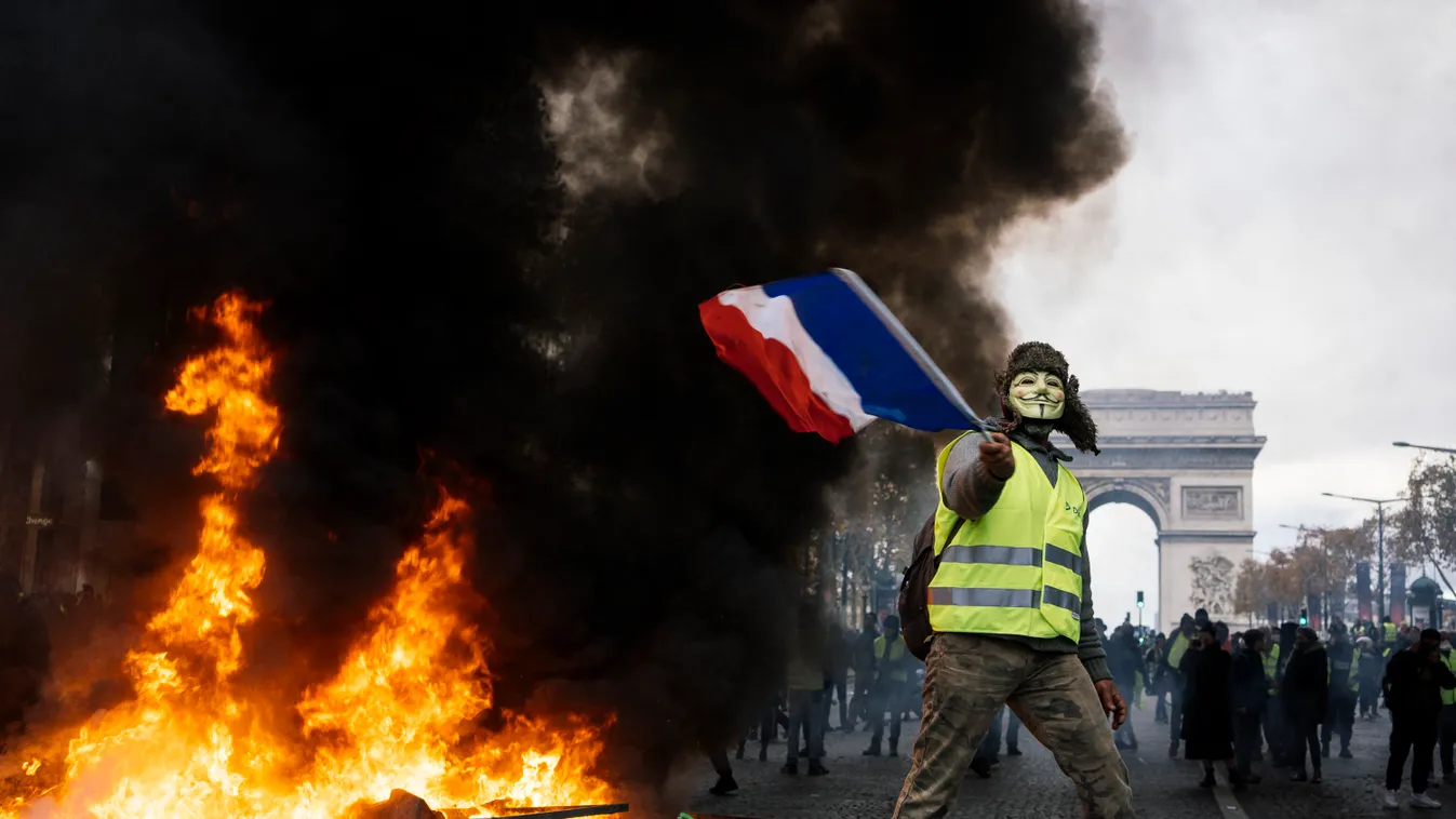 Yellow Vests demonstration on the Champs-Elysées.
Manifestation des Gilets Jaunes sur les Champs-Elysées. France anger assembly augmentation barricades policiers blocage blockage carburant CHAMPS ELYSEES claims clashes colere CRS decrease DEMONSTRATION d 