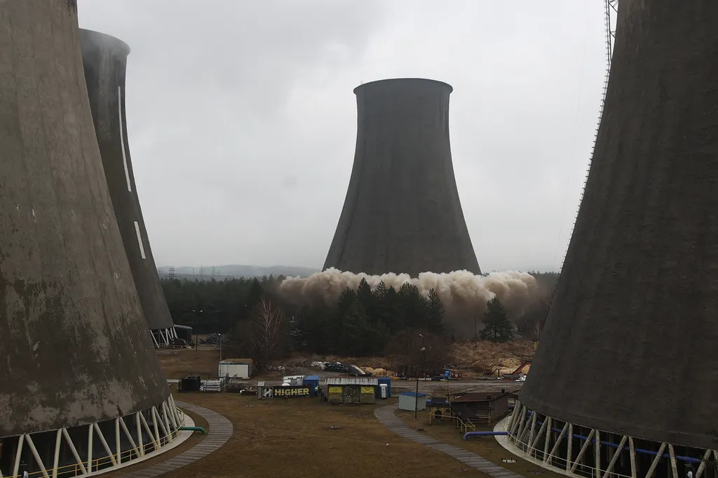 Siersza Power Station, Felrobbantják a Siersza széntüzelésű hőerőmű hűtőtornyát 